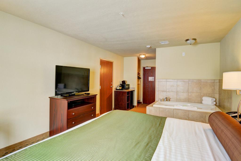 Cobblestone Hotel & Suites - Punxsutawney Exterior photo
