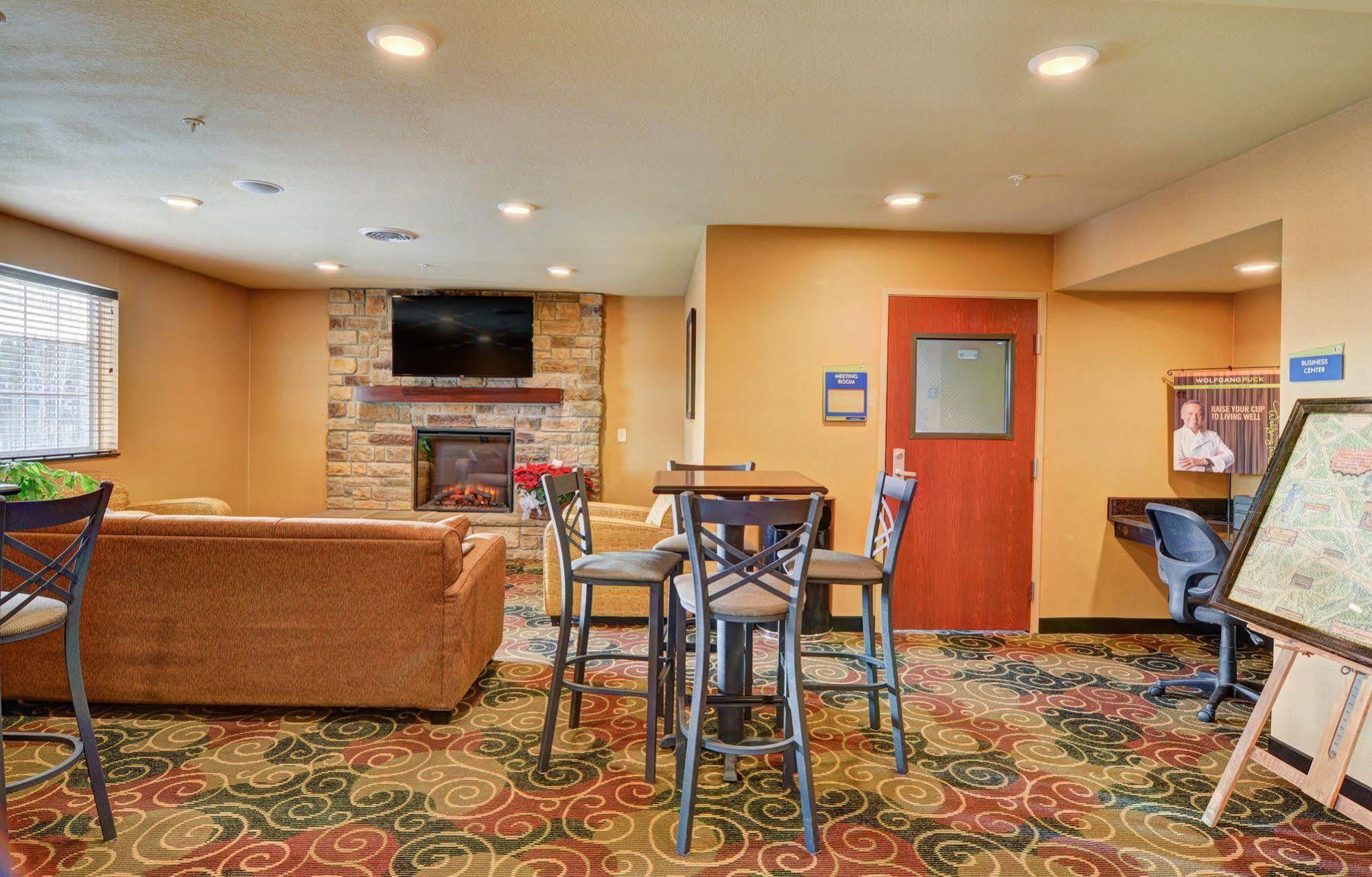 Cobblestone Hotel & Suites - Punxsutawney Exterior photo