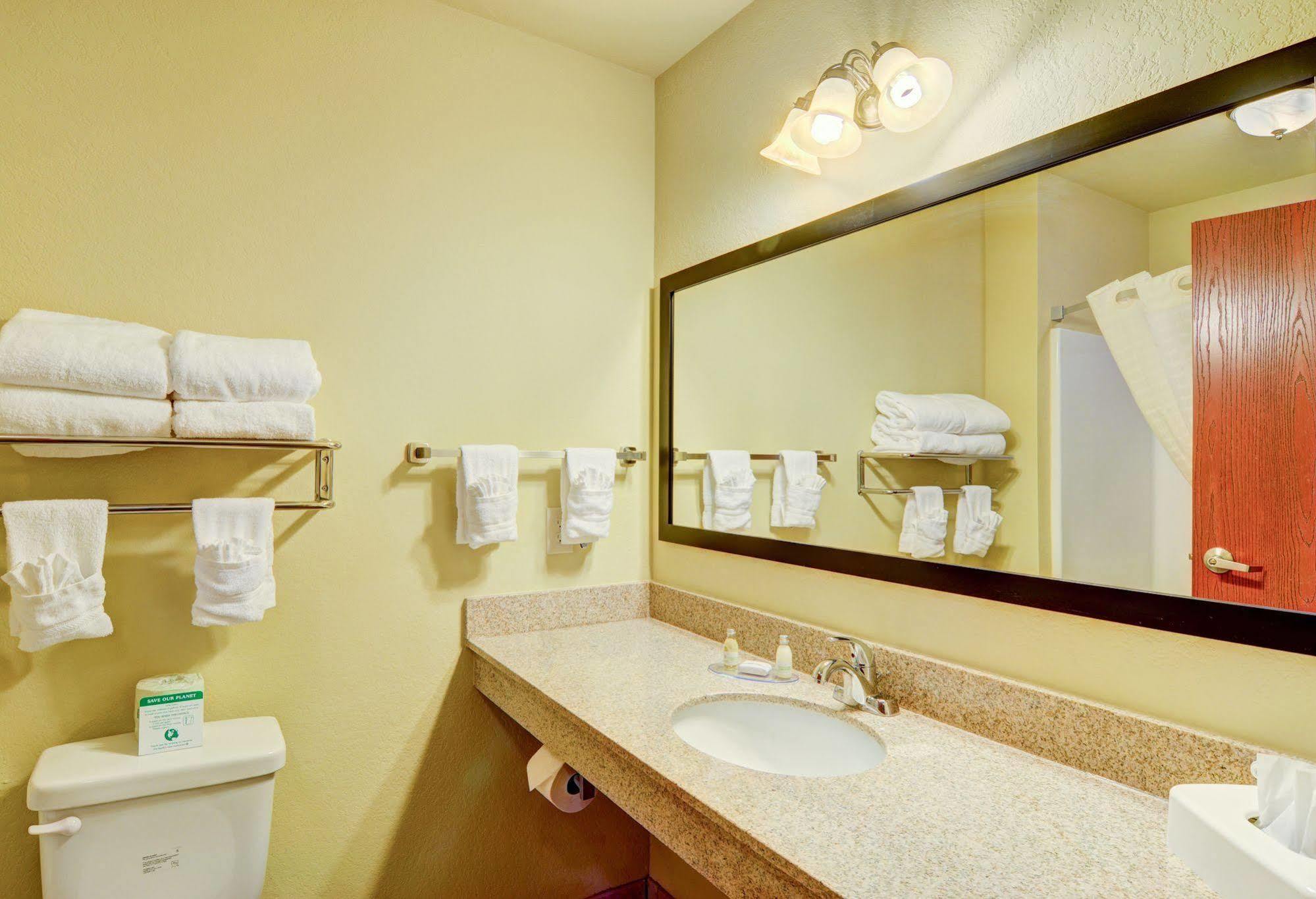 Cobblestone Hotel & Suites - Punxsutawney Exterior photo