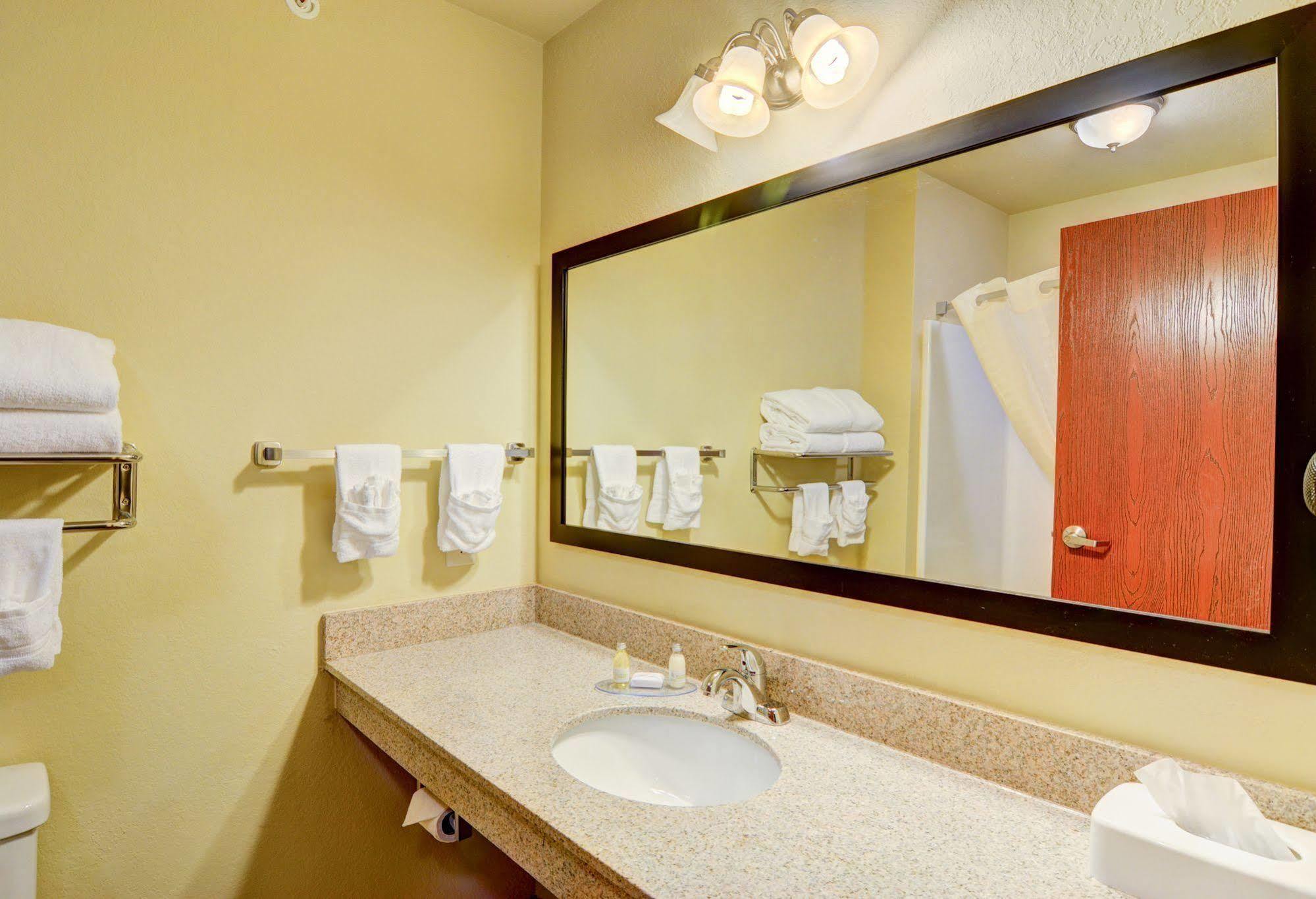 Cobblestone Hotel & Suites - Punxsutawney Exterior photo