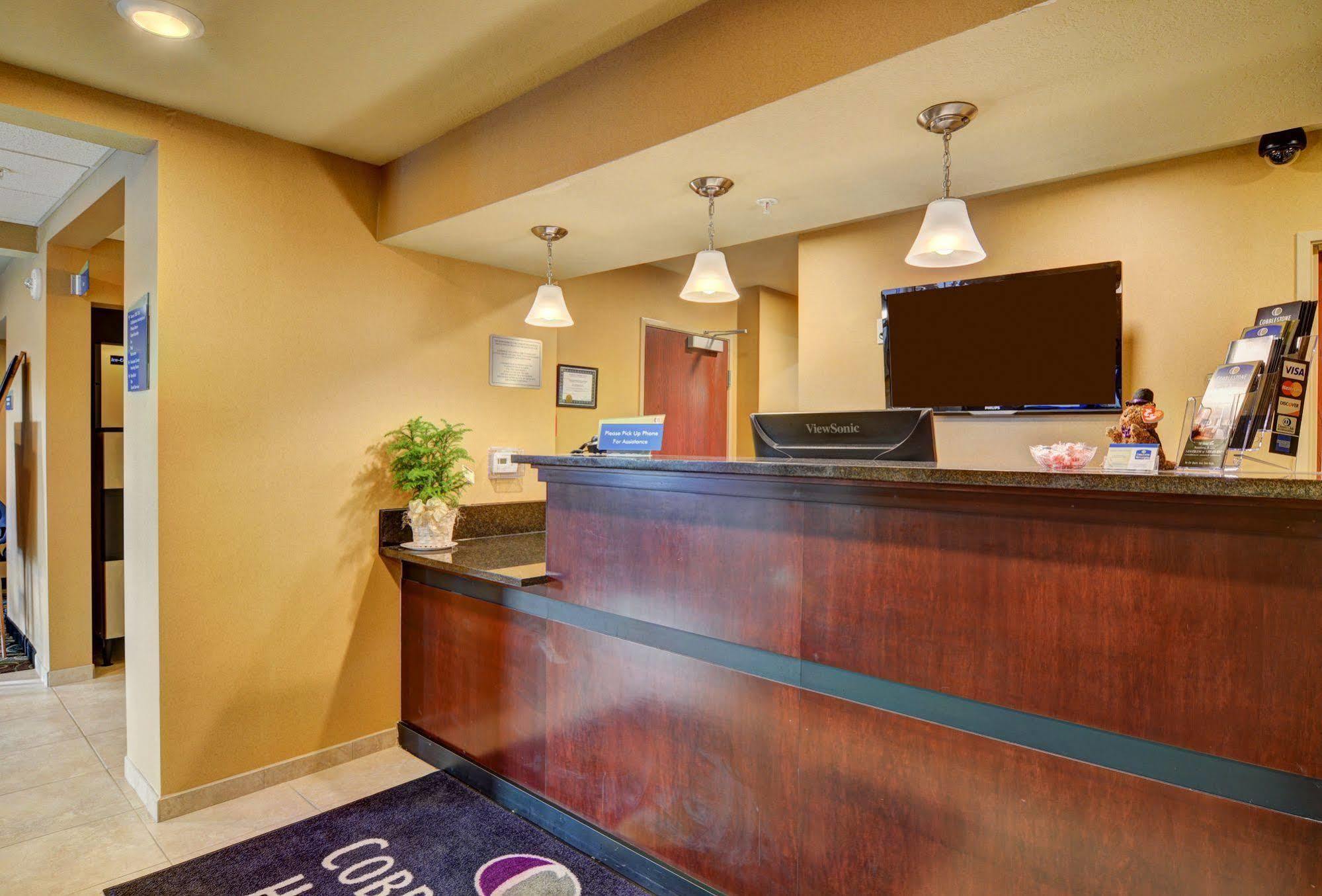Cobblestone Hotel & Suites - Punxsutawney Exterior photo