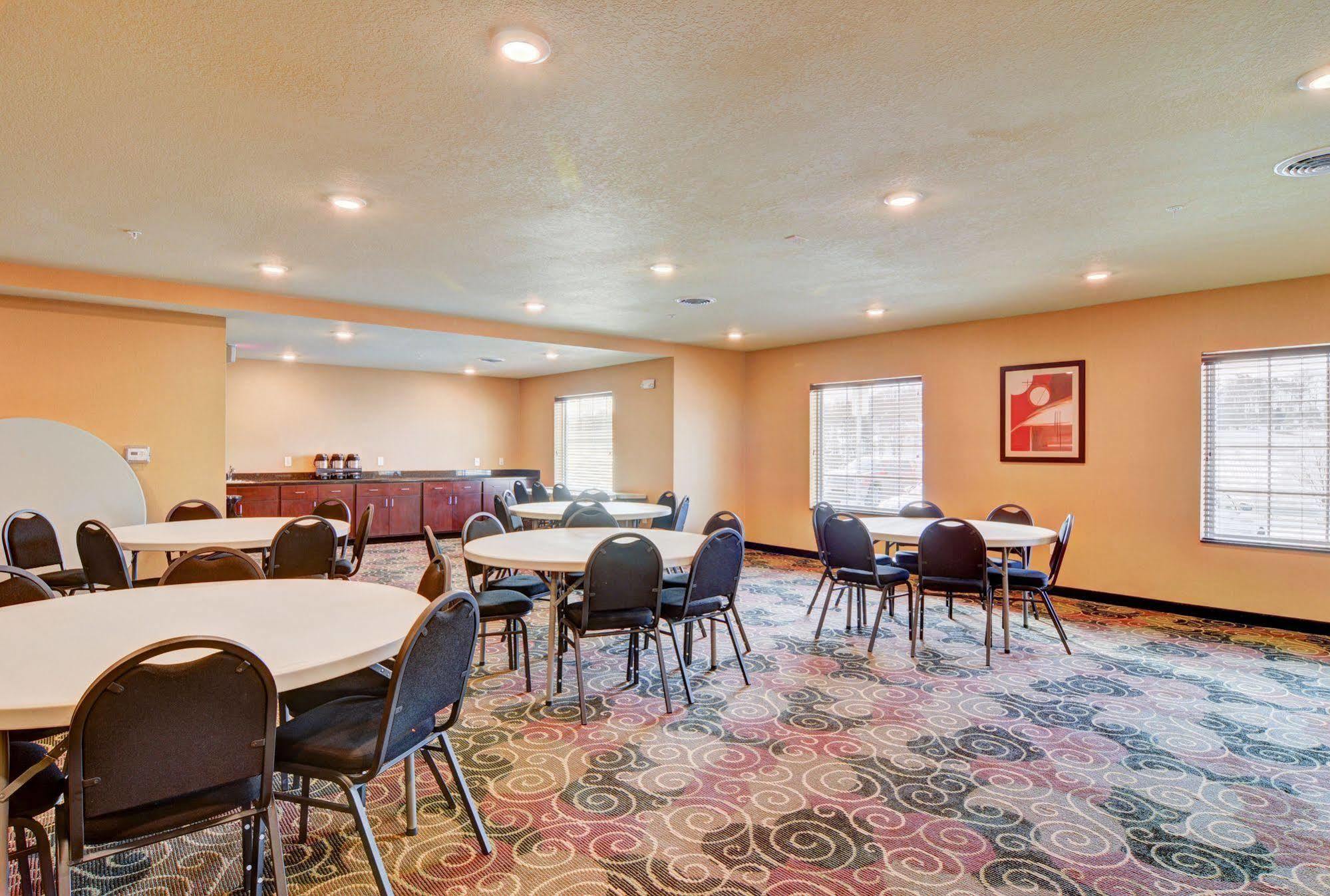 Cobblestone Hotel & Suites - Punxsutawney Exterior photo