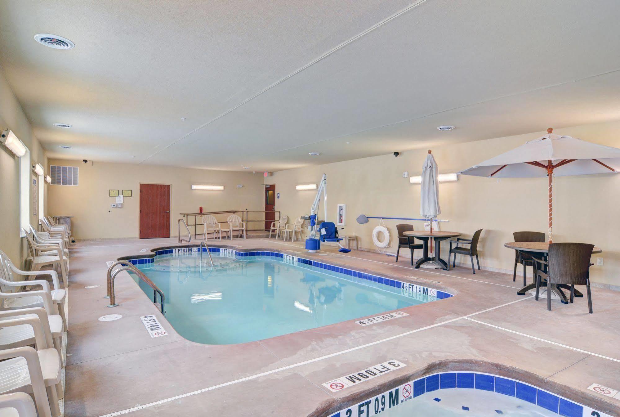 Cobblestone Hotel & Suites - Punxsutawney Exterior photo